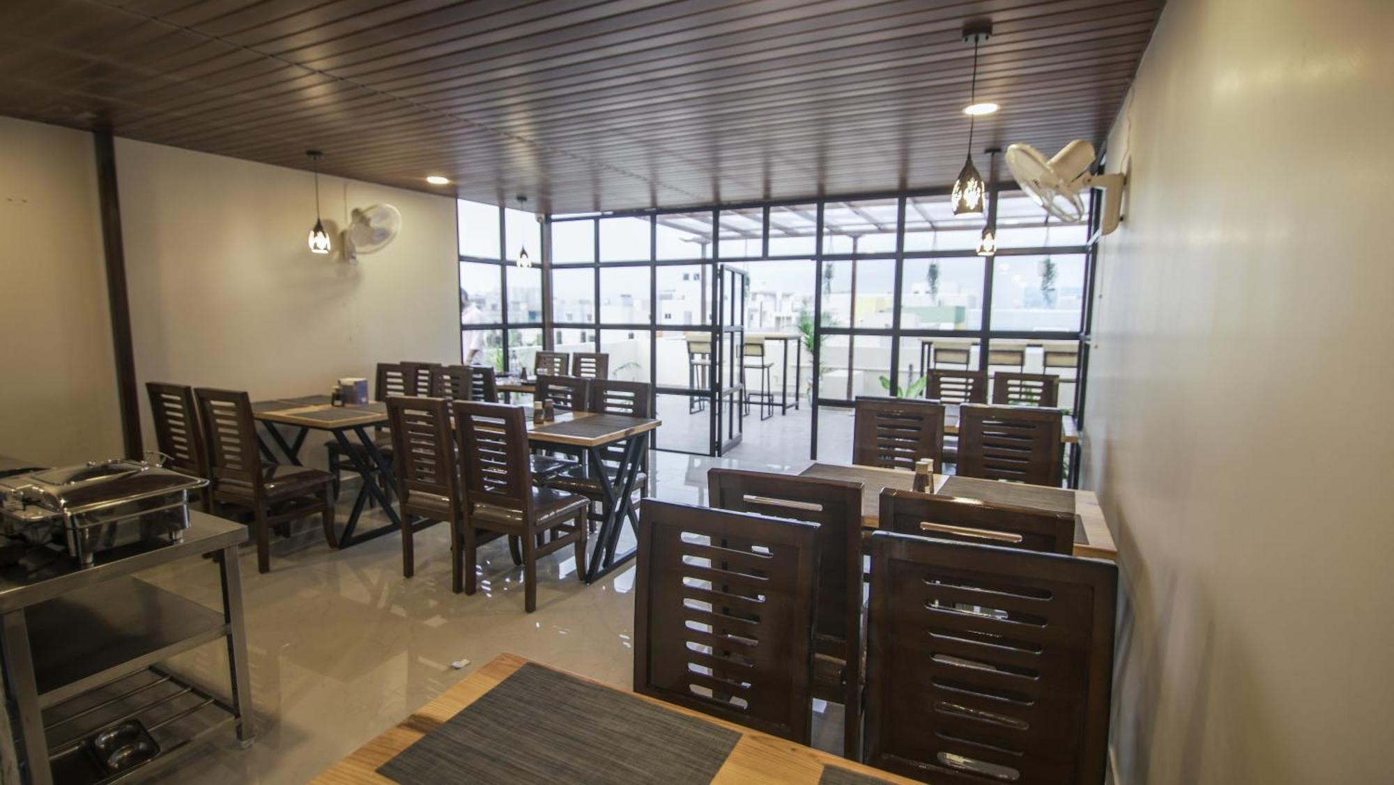 Radhe Suites Hyderabad Bagian luar foto