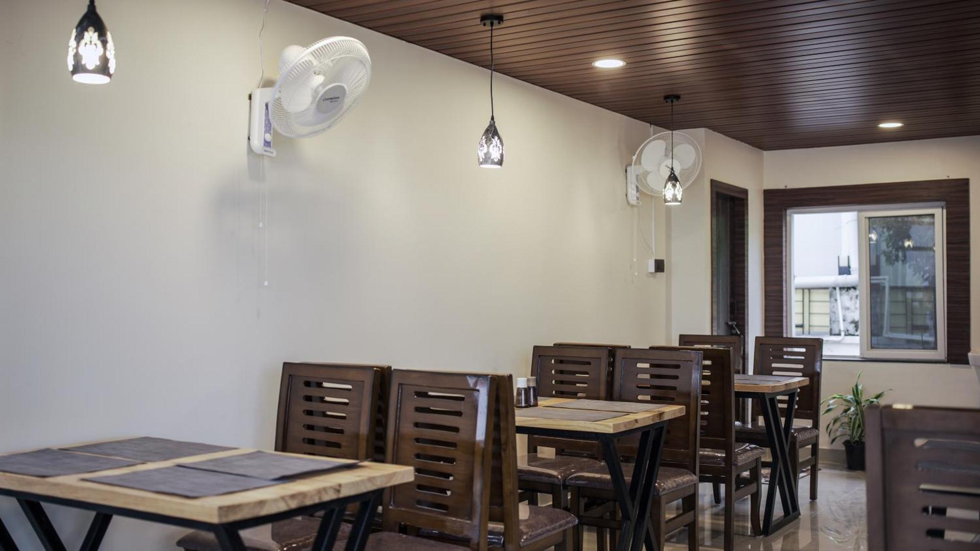 Radhe Suites Hyderabad Bagian luar foto