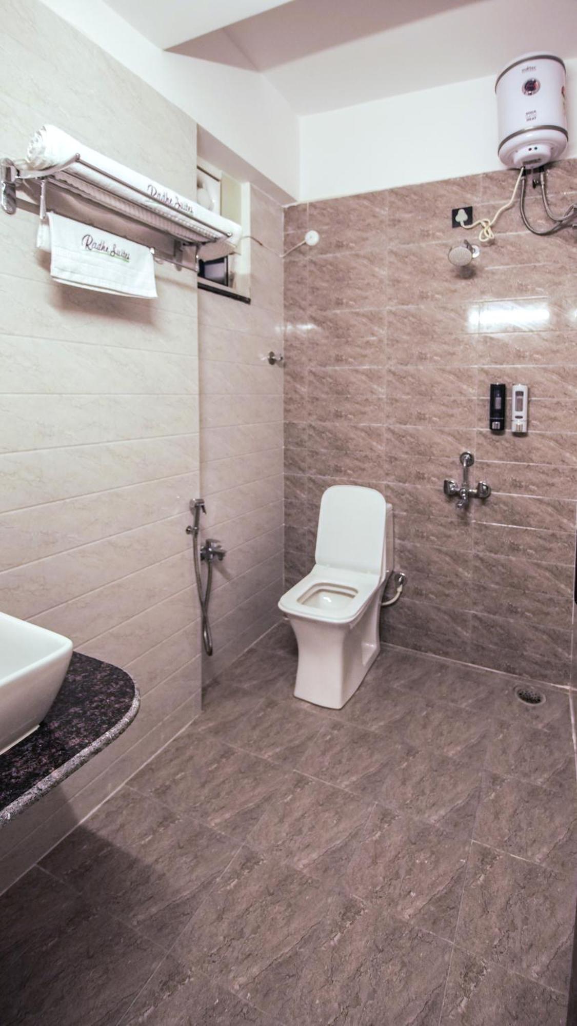 Radhe Suites Hyderabad Bagian luar foto