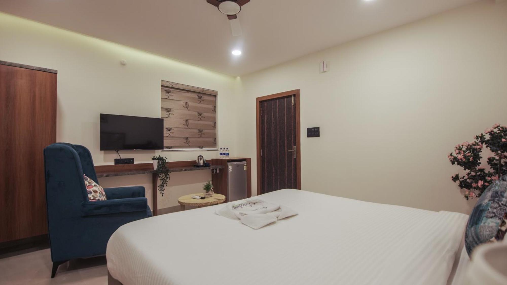 Radhe Suites Hyderabad Bagian luar foto