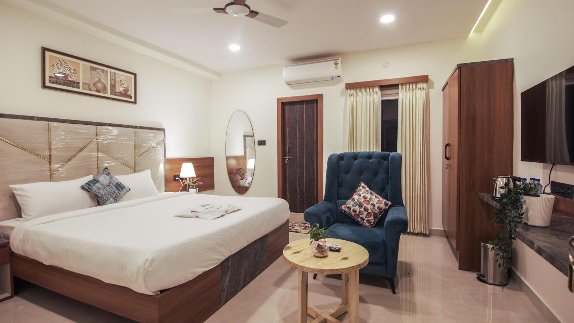 Radhe Suites Hyderabad Bagian luar foto