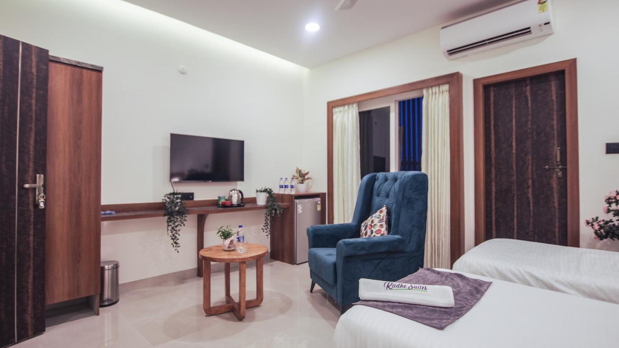 Radhe Suites Hyderabad Bagian luar foto