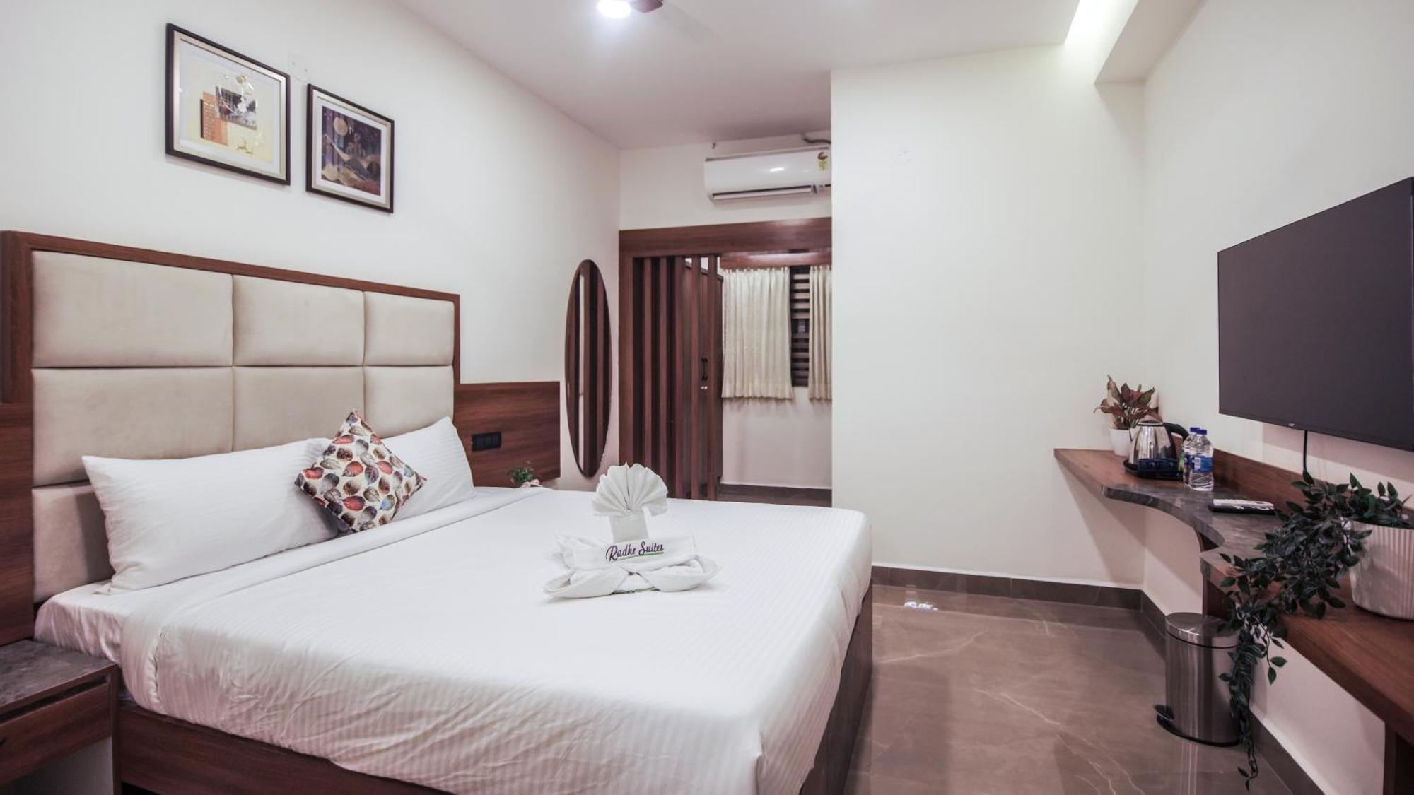 Radhe Suites Hyderabad Bagian luar foto