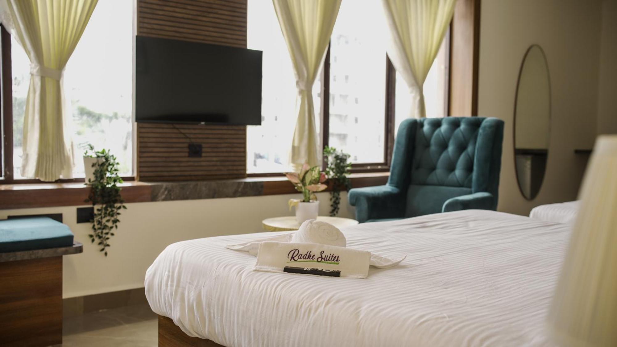Radhe Suites Hyderabad Bagian luar foto