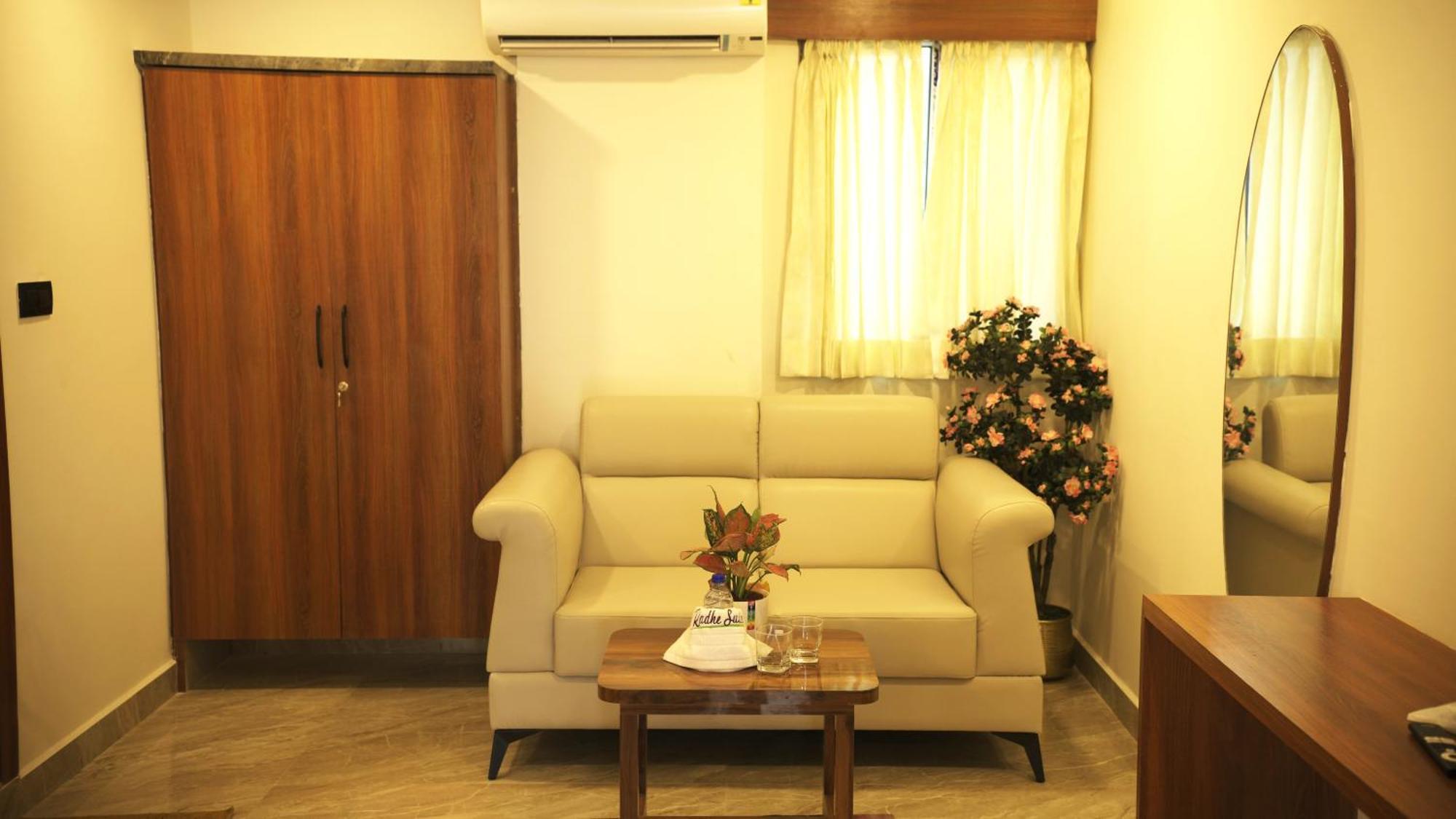 Radhe Suites Hyderabad Bagian luar foto