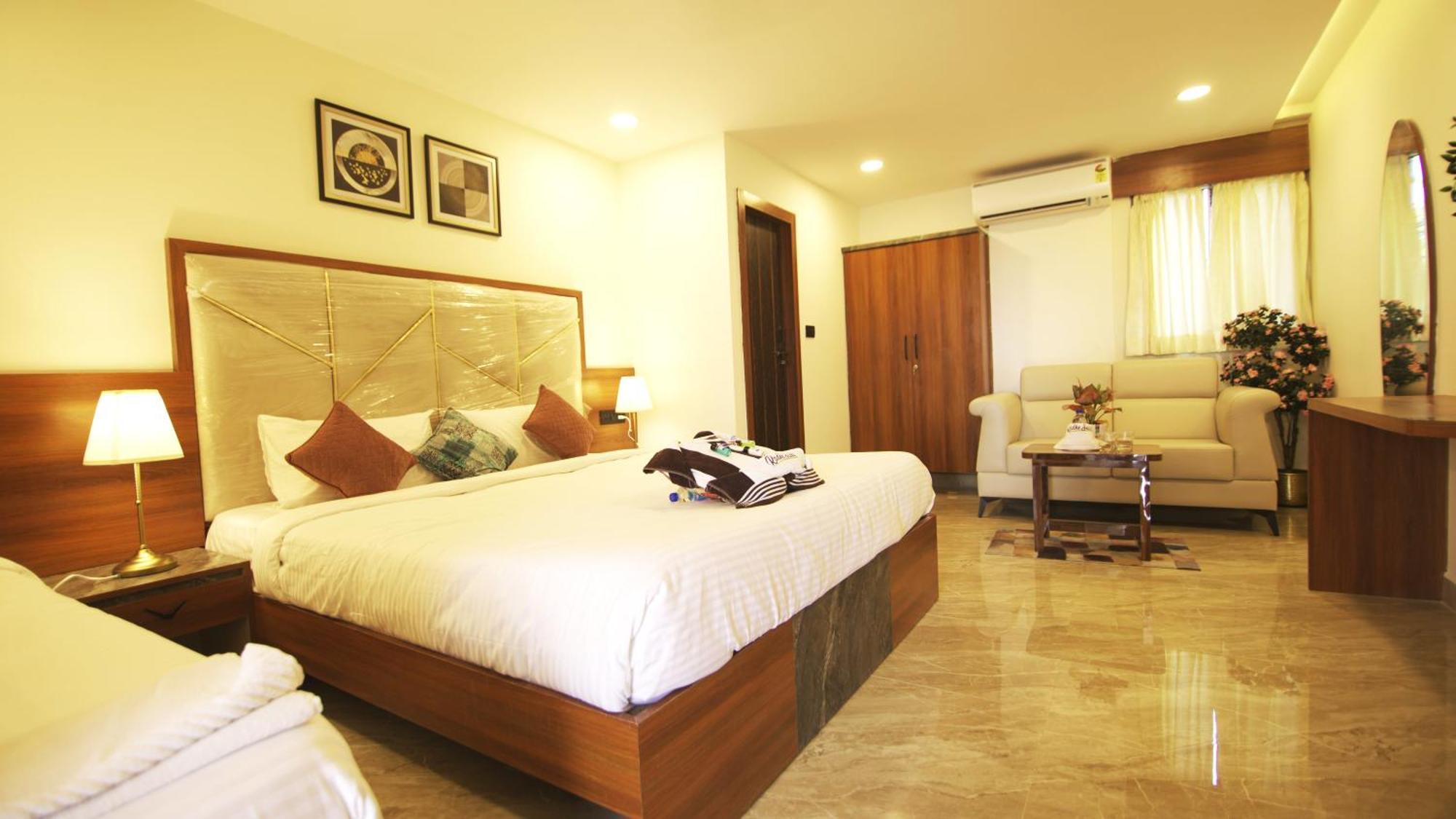 Radhe Suites Hyderabad Bagian luar foto