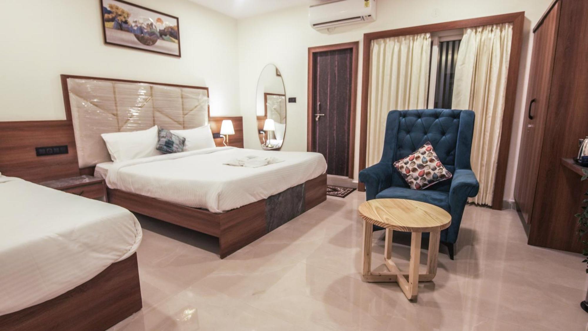 Radhe Suites Hyderabad Bagian luar foto