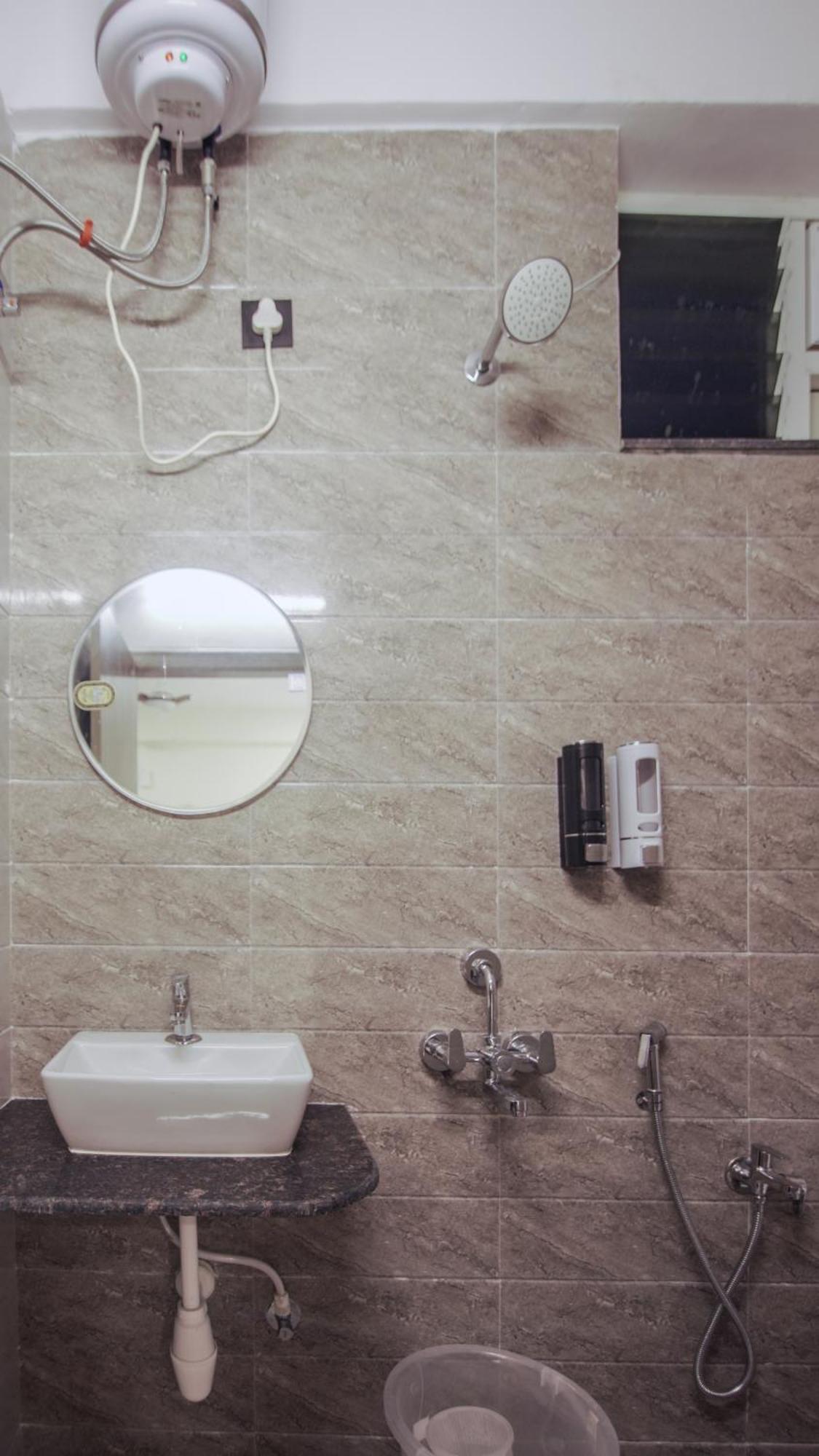 Radhe Suites Hyderabad Bagian luar foto