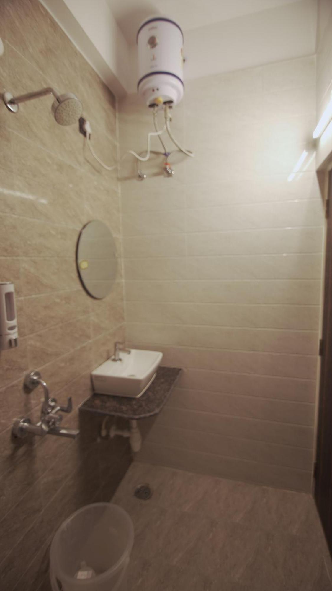 Radhe Suites Hyderabad Bagian luar foto