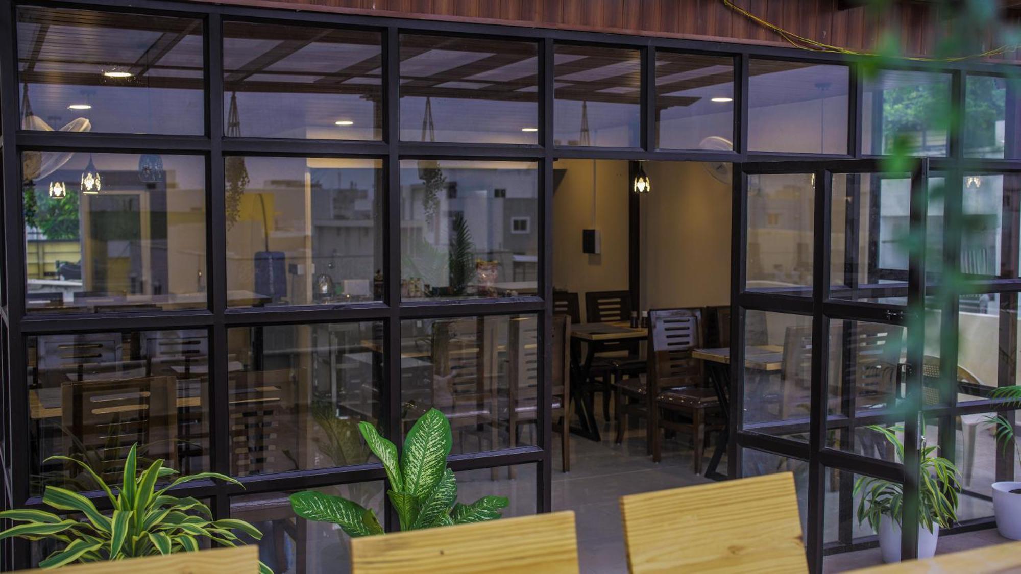 Radhe Suites Hyderabad Bagian luar foto